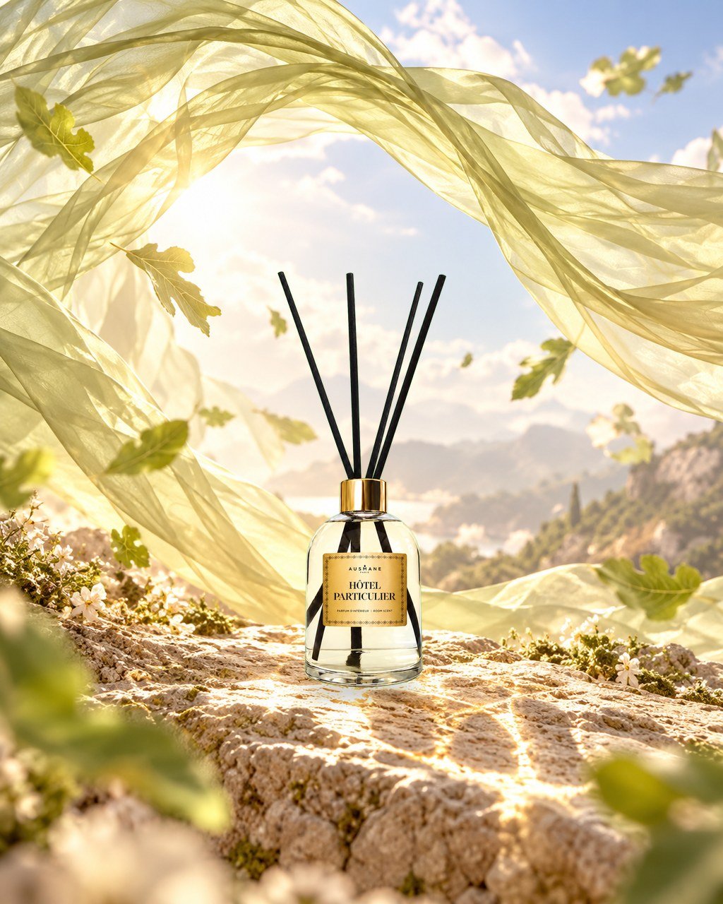 Flacon HÔTEL PARTICULIER, 50 ml, de face, dans la lumière