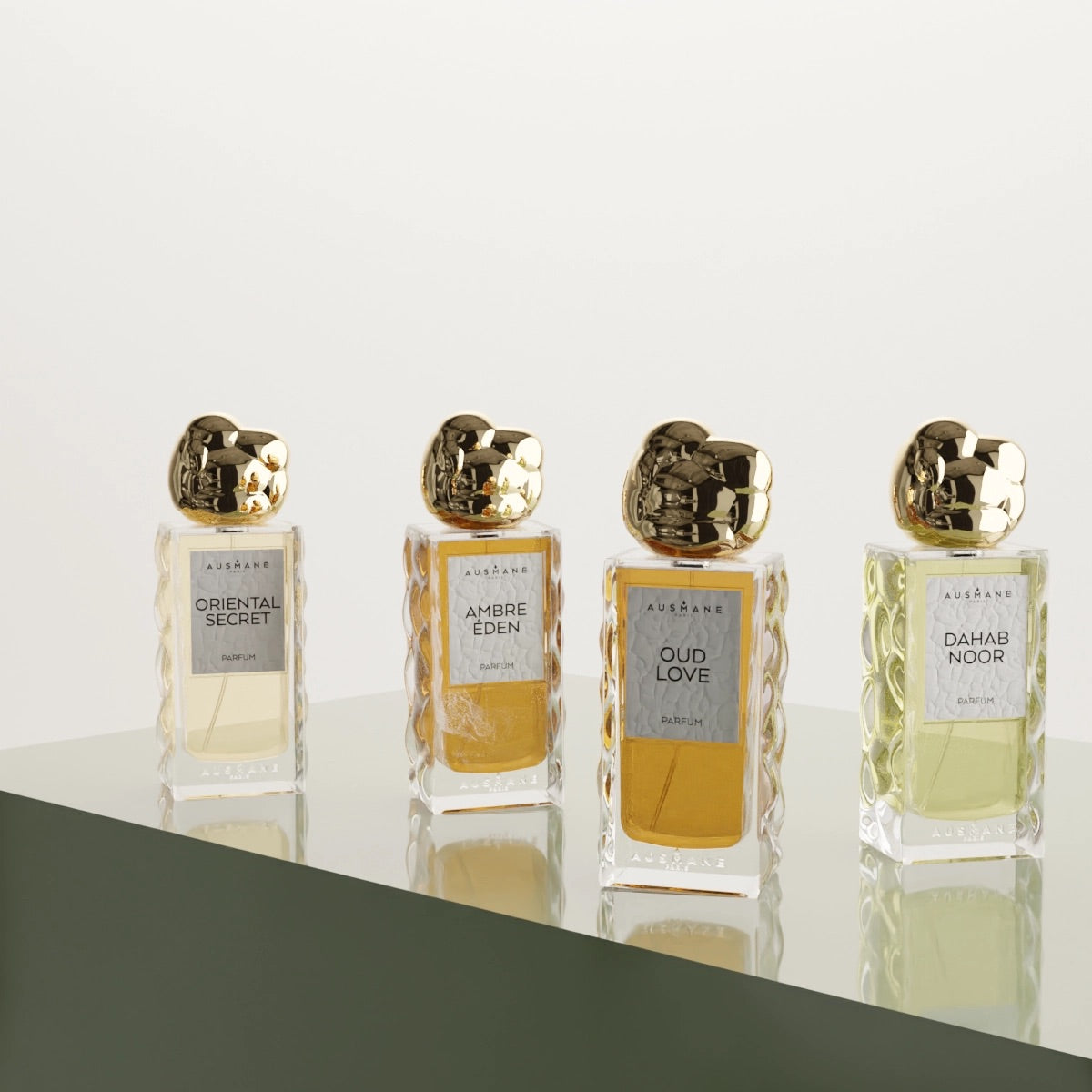 Bannière d’achat Maison Ausmane – Sélection de parfums de luxe aux flacons dorés, élégamment mis en scène.